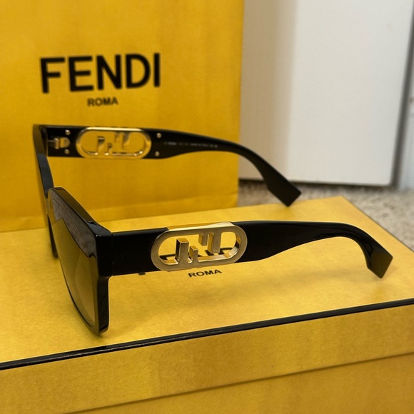 Fendi Black Designer Sunglasses for women - Picture 11 of 11